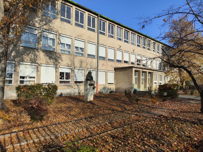 Mátyás király úti iskolaépület komplex felújítása pedagógiai szakszolgálat átköltöztetésével